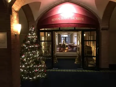 Kerstdecoratie bij De Rooi Pannen in Tilburg