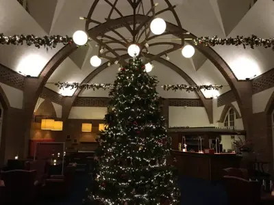 Kerstdecoratie bij De Rooi Pannen in Tilburg